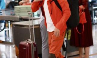 撒貝寧一家四口逛街被偶遇